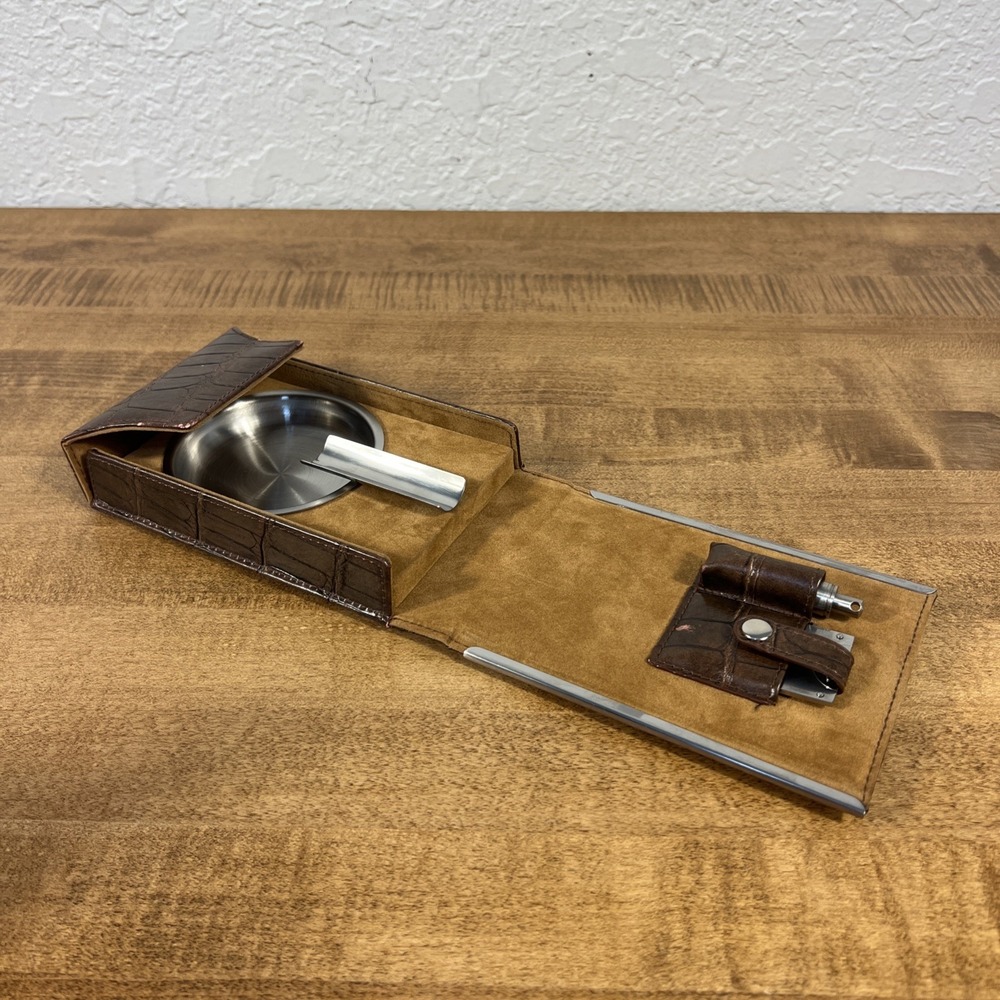 Snap-on Cigar Case W/ Cutter Crocodile Pattern Portable Ashtray